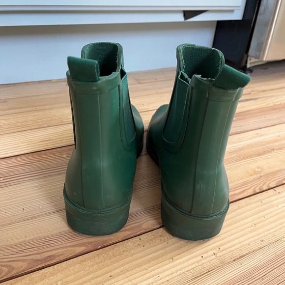 J. Crew Waterproof Green Rubber Chelsea Rain Boots Women Size 6 Pull on winter - Picture 3 of 8
